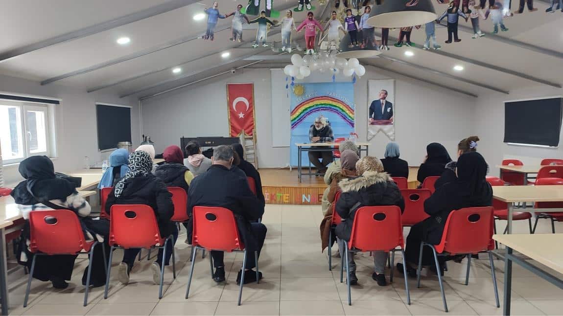 Okul Müdürümüz Ali ÖNER Özel Eğitim Öğrencileriyle Ev Hali Semineri Gerçekleştirdi 